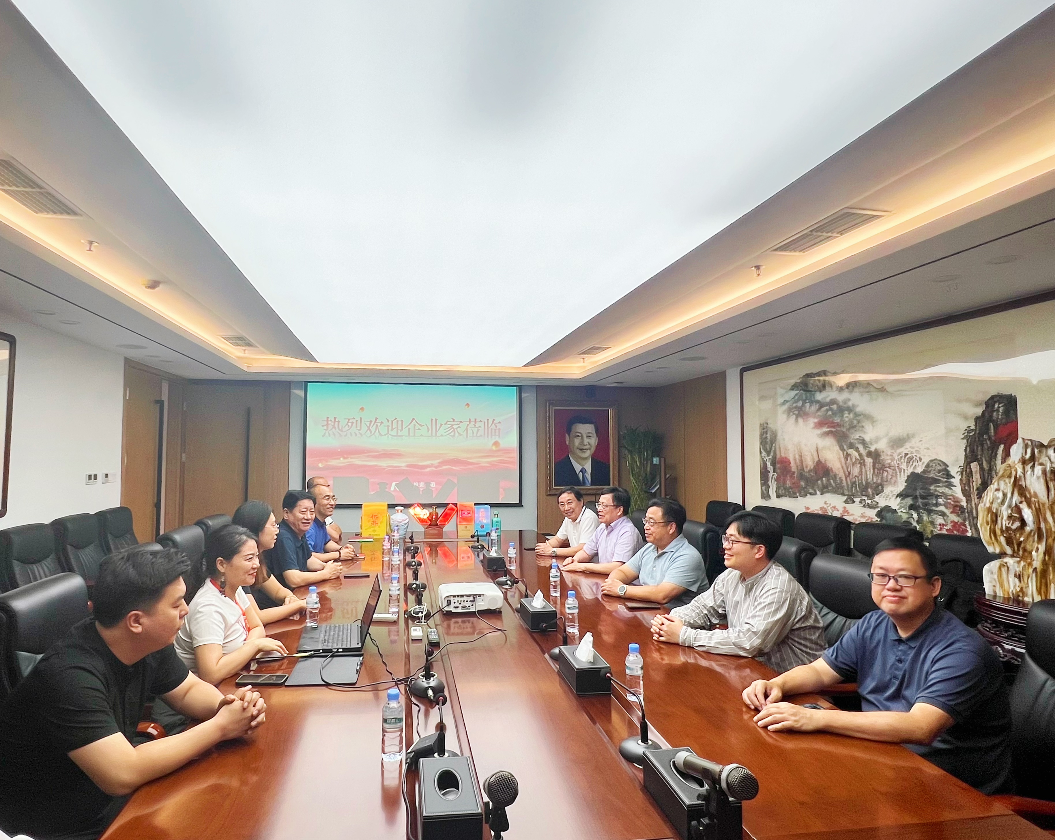澳门山东省工商联会会长欧润荣一行到访中外企业家分会交流座谈