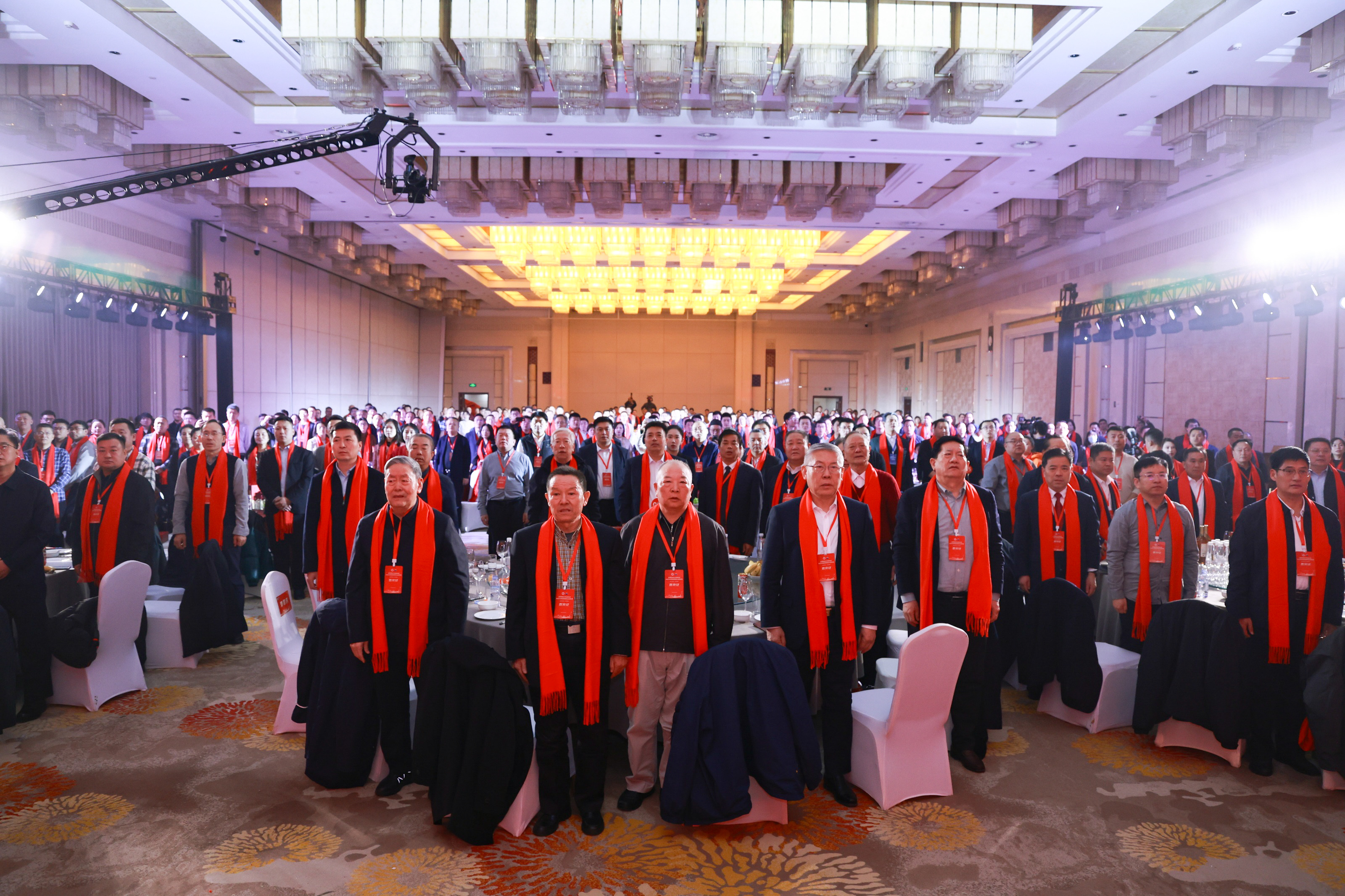 滕和显会长受邀出席北京枣庄企业商会2024年度特别公益晚会并致辞