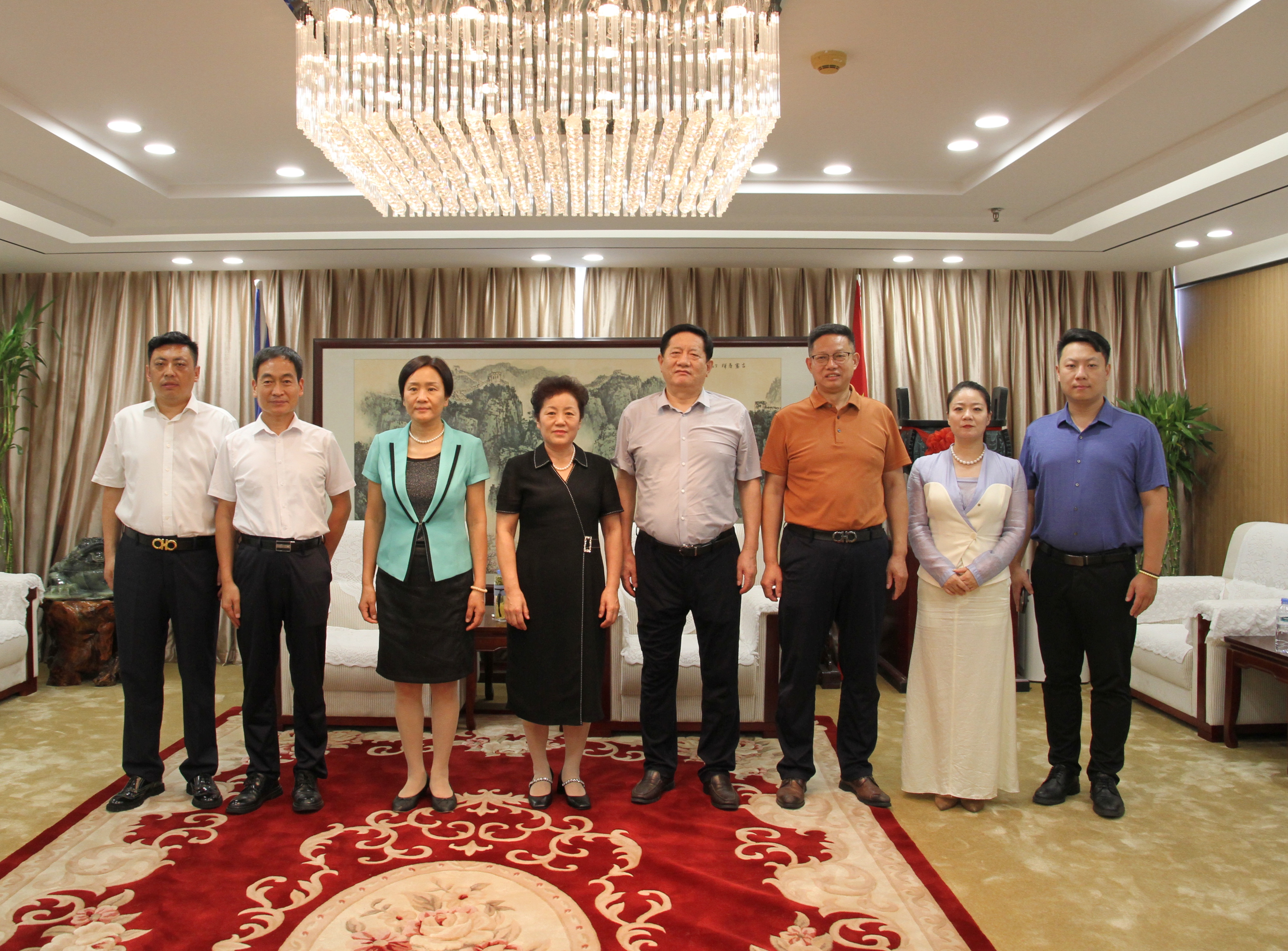 山东省新泰市政府领导一行莅临中外企业家分会，共探协同发展新机遇