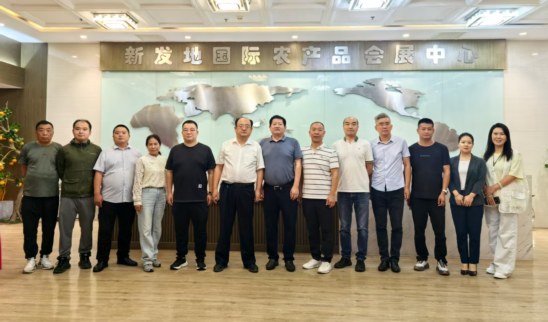 滕和显会长参加新发地柬埔寨榴莲产销对接座谈交流会 共探合作新路径
