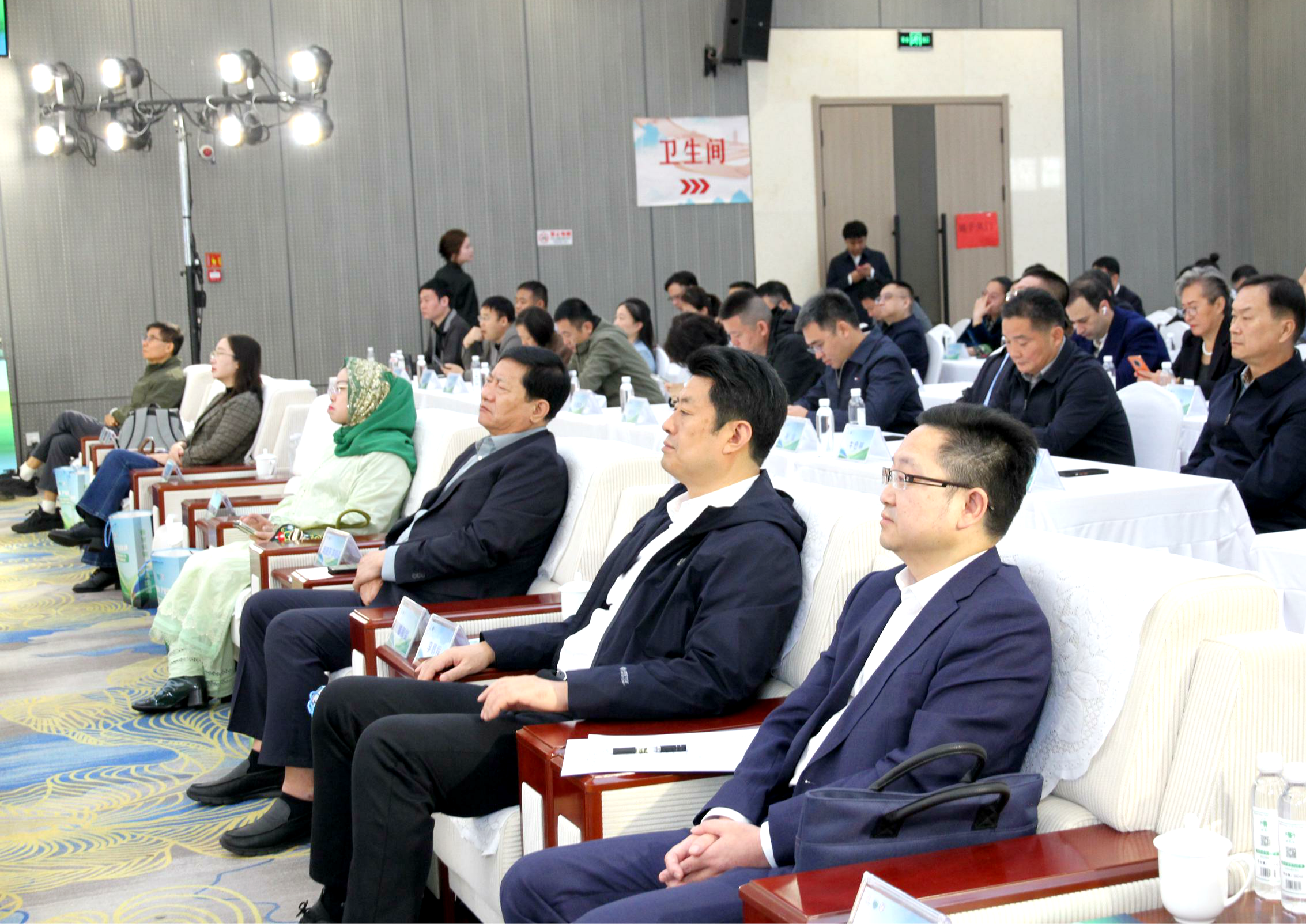 滕和显会长出席2025数智农业与服务贸易大会暨第三届新发地农产品博览会 共探产业融通新未来
