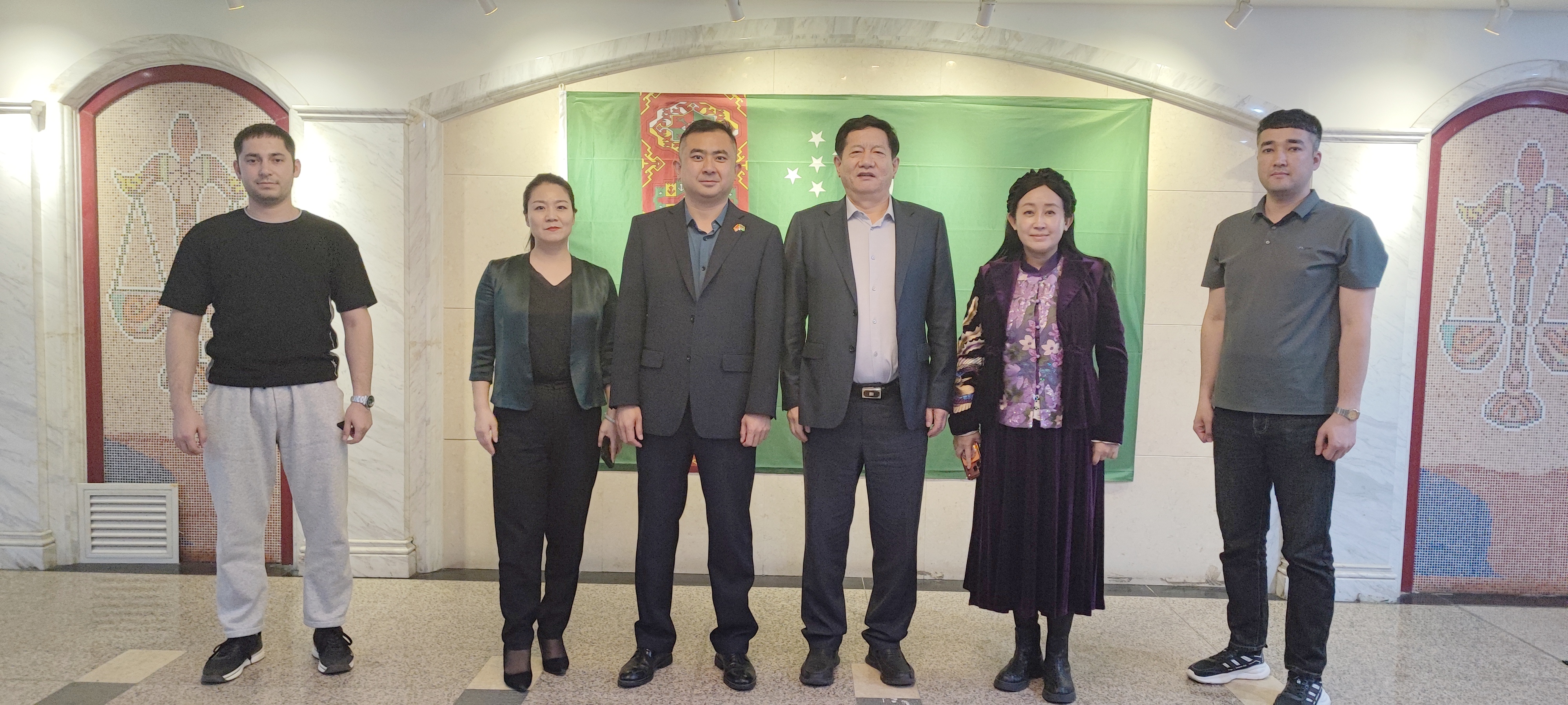 滕和显会长到访中国-土库曼斯坦文化中心并考察在建国家馆