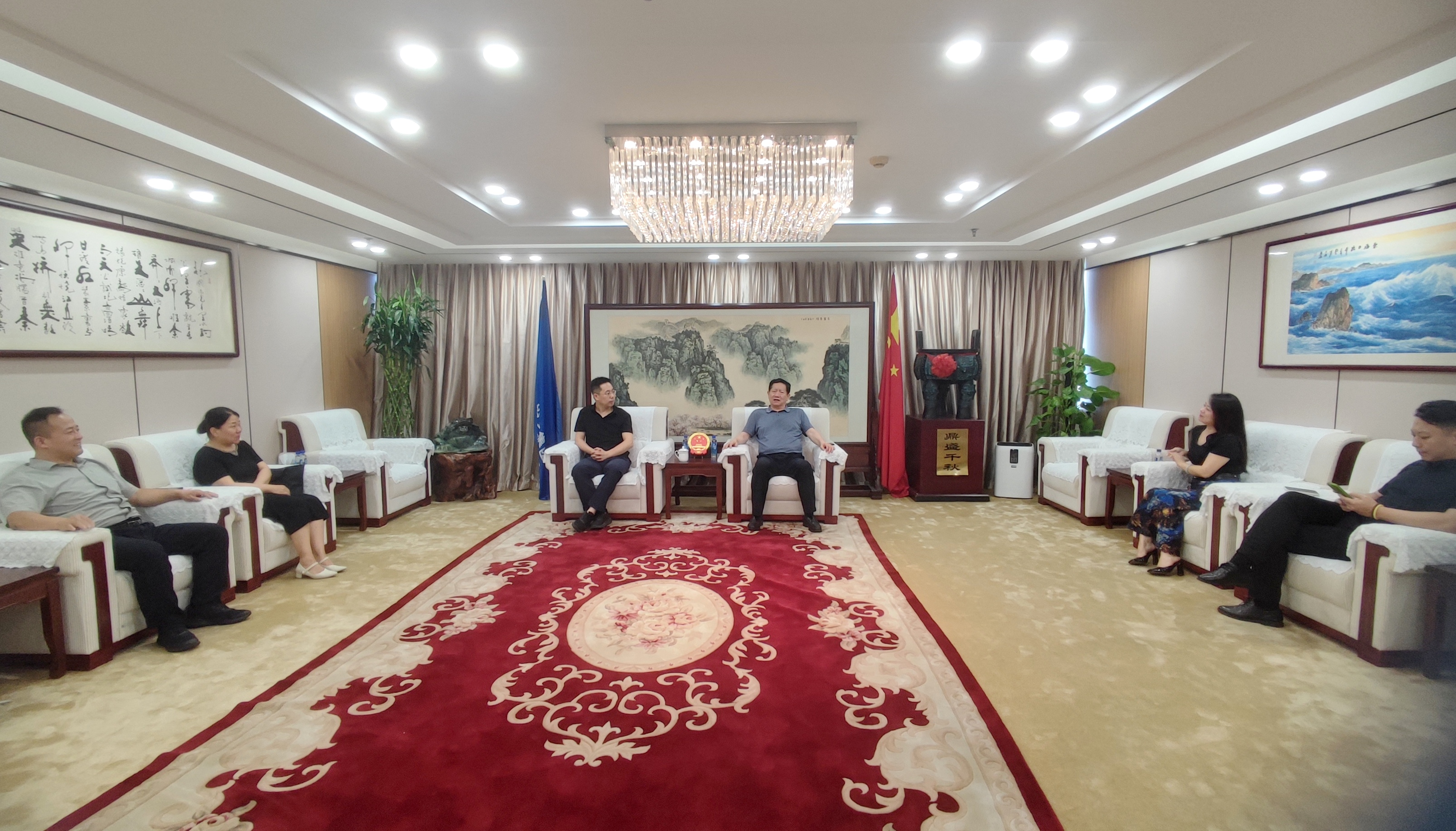 中国中小企业协会中外企业家分会接待中关村密云园管委会副主任徐椿景一行